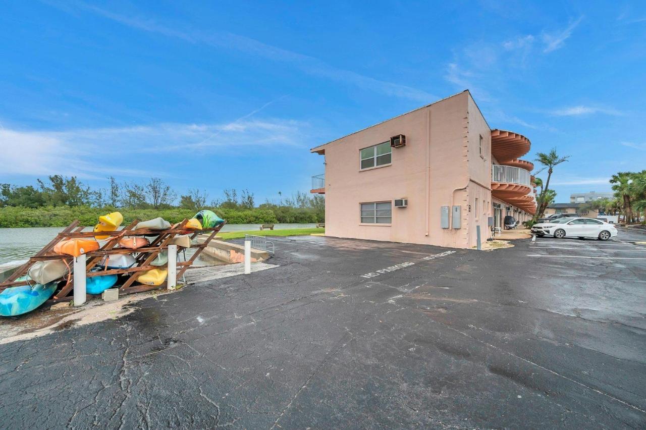 Picturesque Waterfront Studio Clearwater Beach Exterior photo